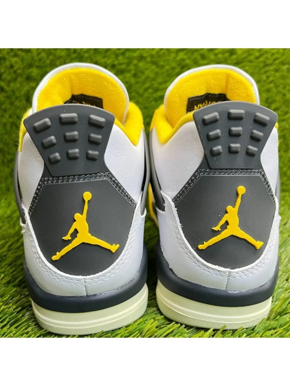 Nike Air Jordan 4 Retro Vivid Sulfur Womens Size 5 White Athletic Shoes Sneakers